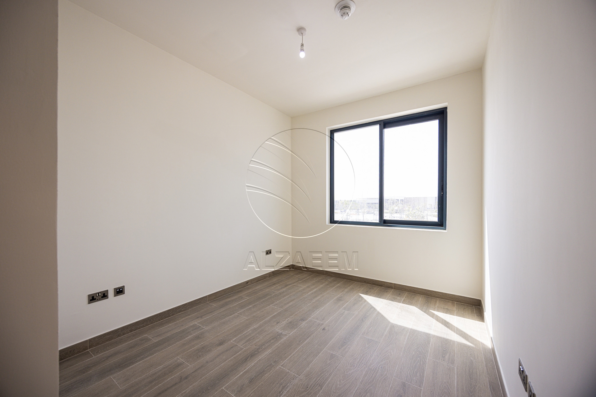 VACANT 3BR TH | Prime Location | FURNISHED!