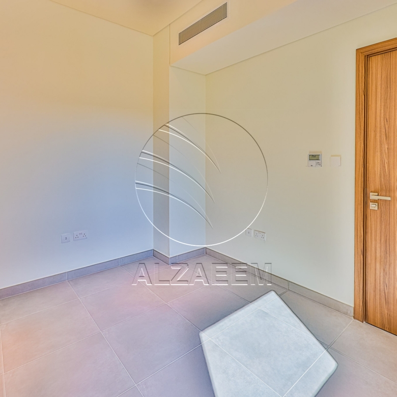 HOT! Single Row – Mid Unit | VACANT