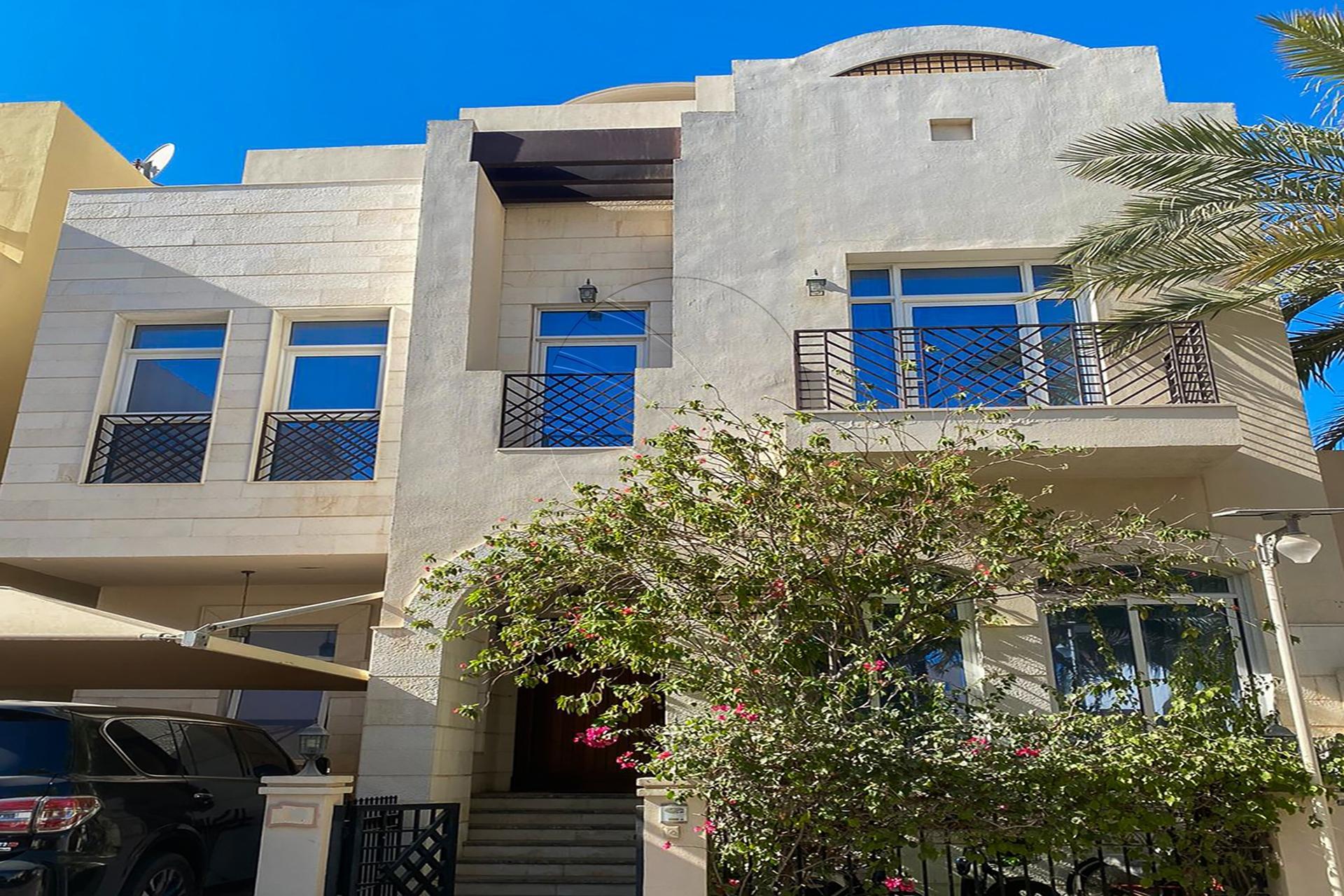 √ Tenanted Villa Opposite the Community Center √