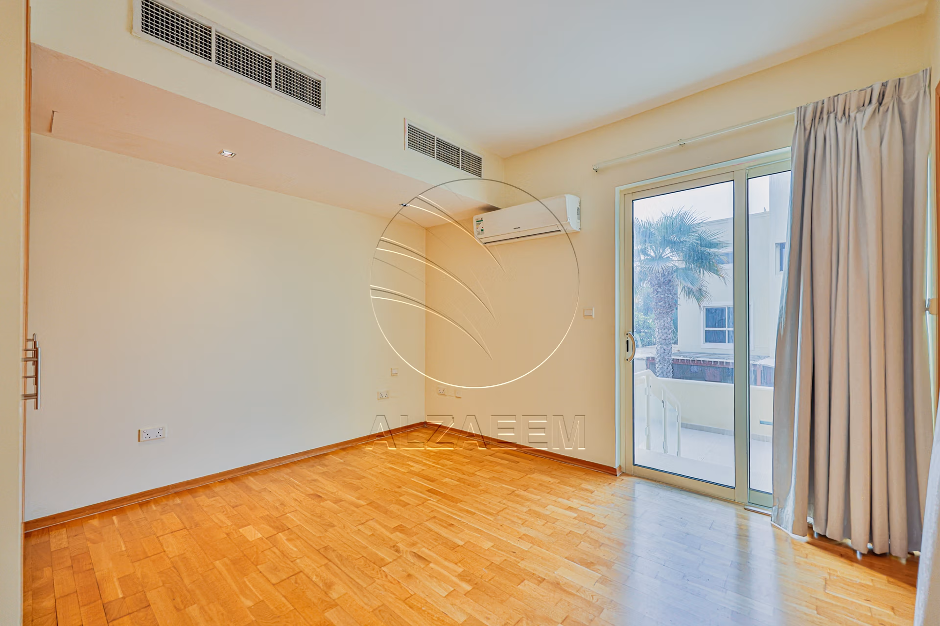 √ Private Pool | Type A | Tenanted | CORNER √