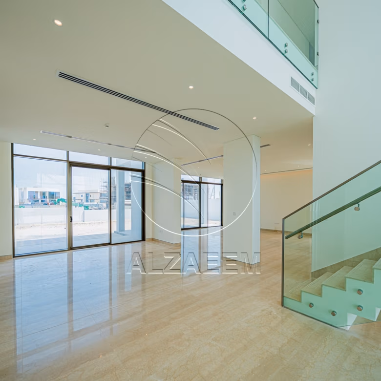 √VACANT Exclusive V-5 SELECT | Partial Sea View√