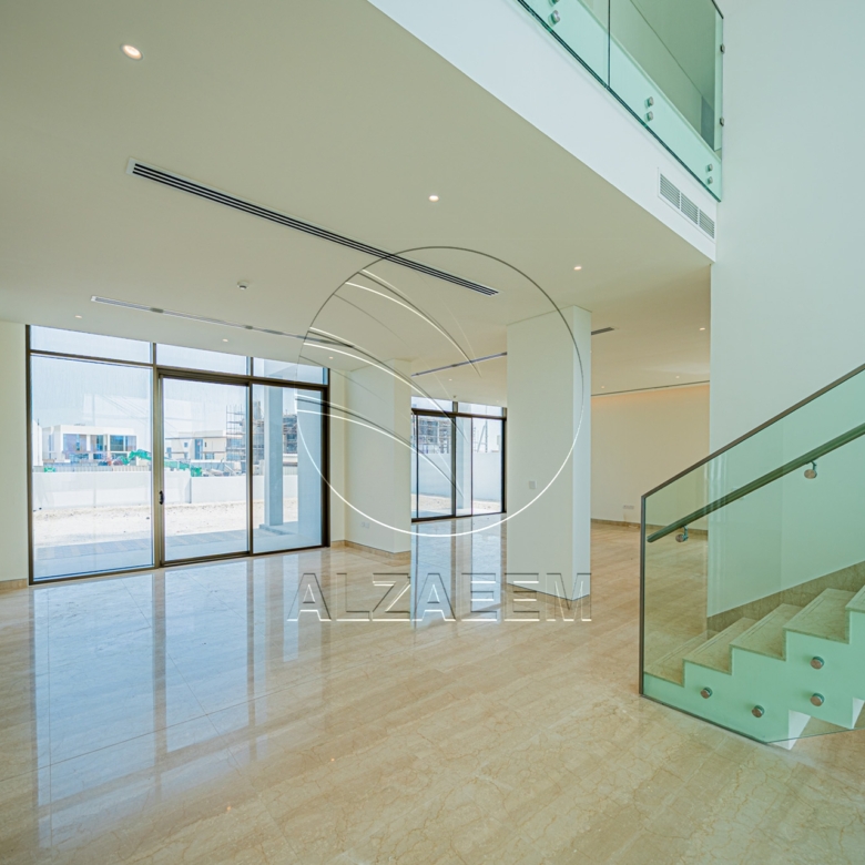VACANT Exclusive V-5 SELECT | Partial Sea View