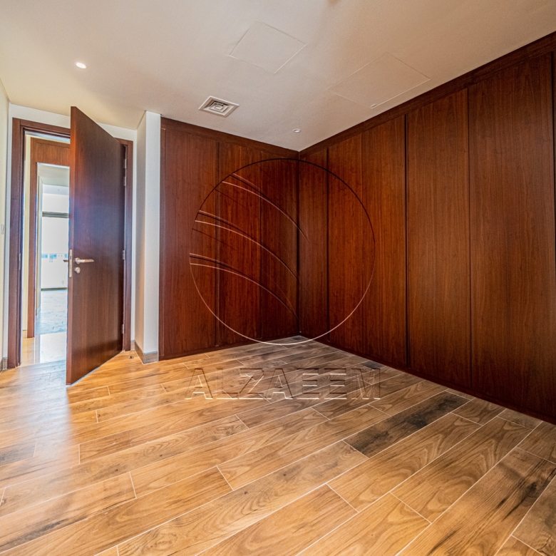 VACANT Exclusive V-5 SELECT | Partial Sea View