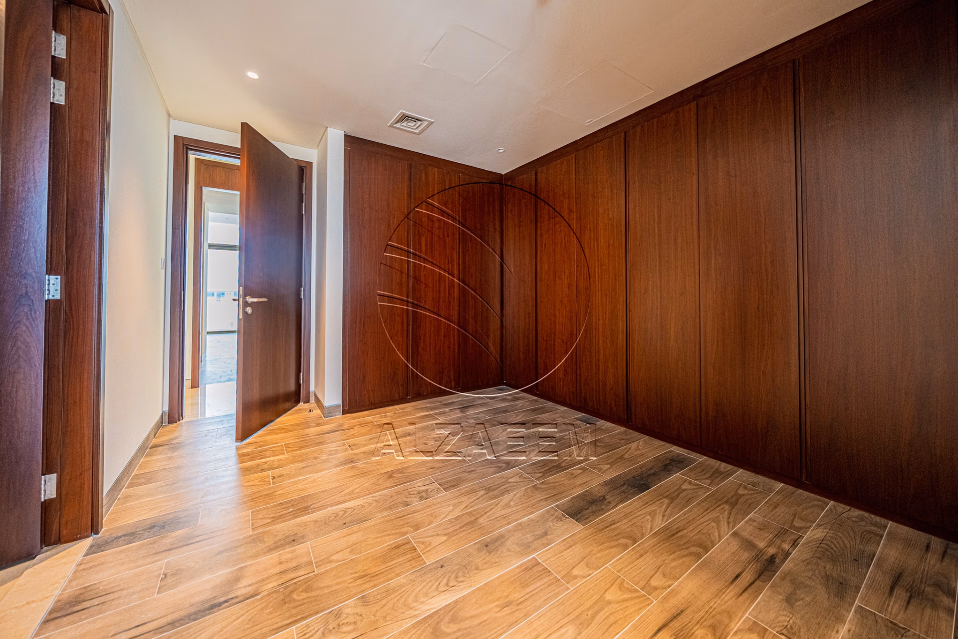 √VACANT Exclusive V-5 SELECT | Partial Sea View√