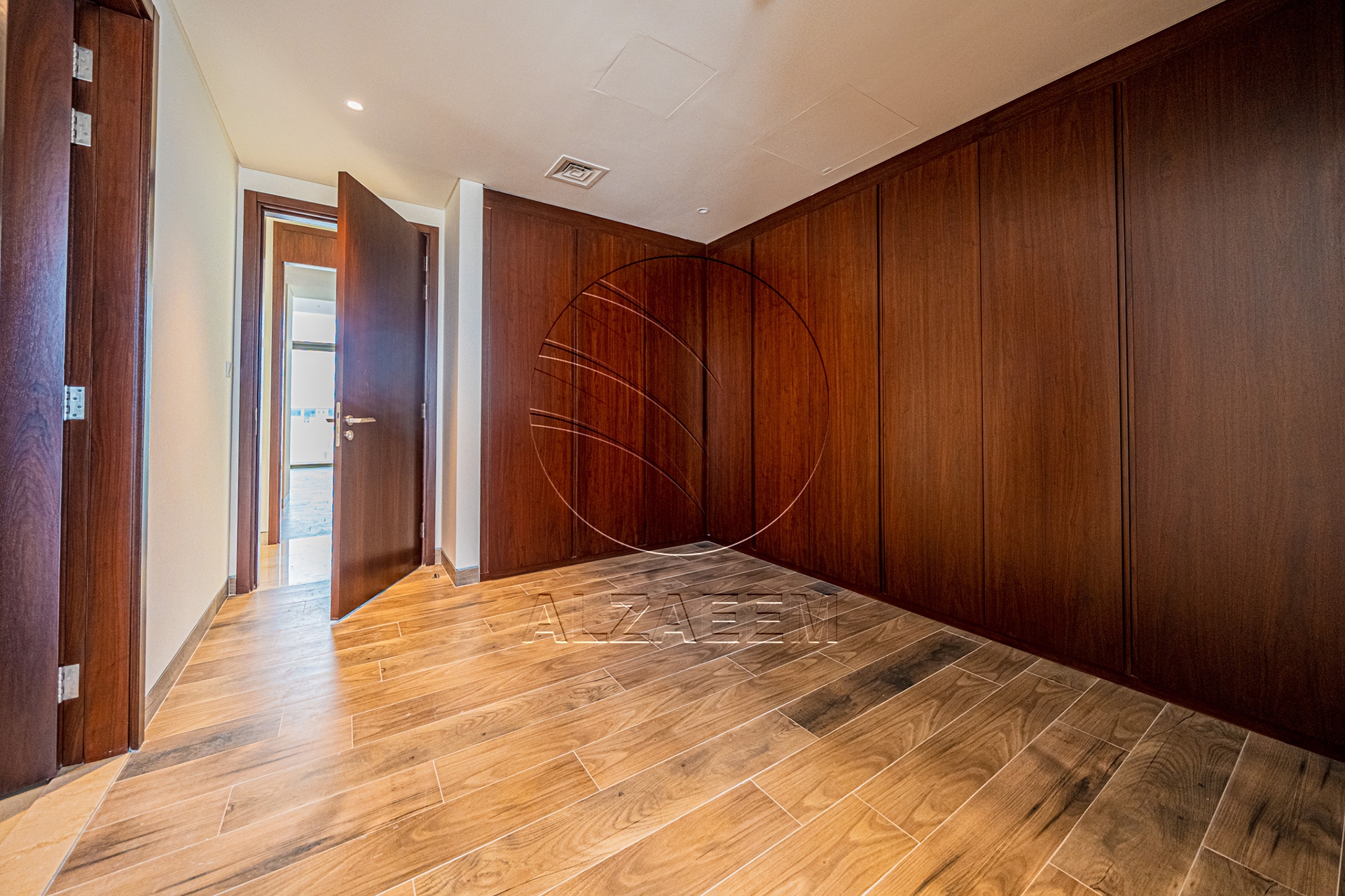 VACANT Exclusive V-5 SELECT | Partial Sea View