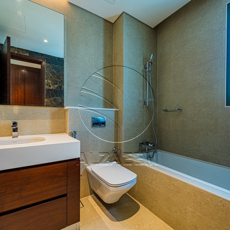 VACANT Exclusive V-5 SELECT | Partial Sea View