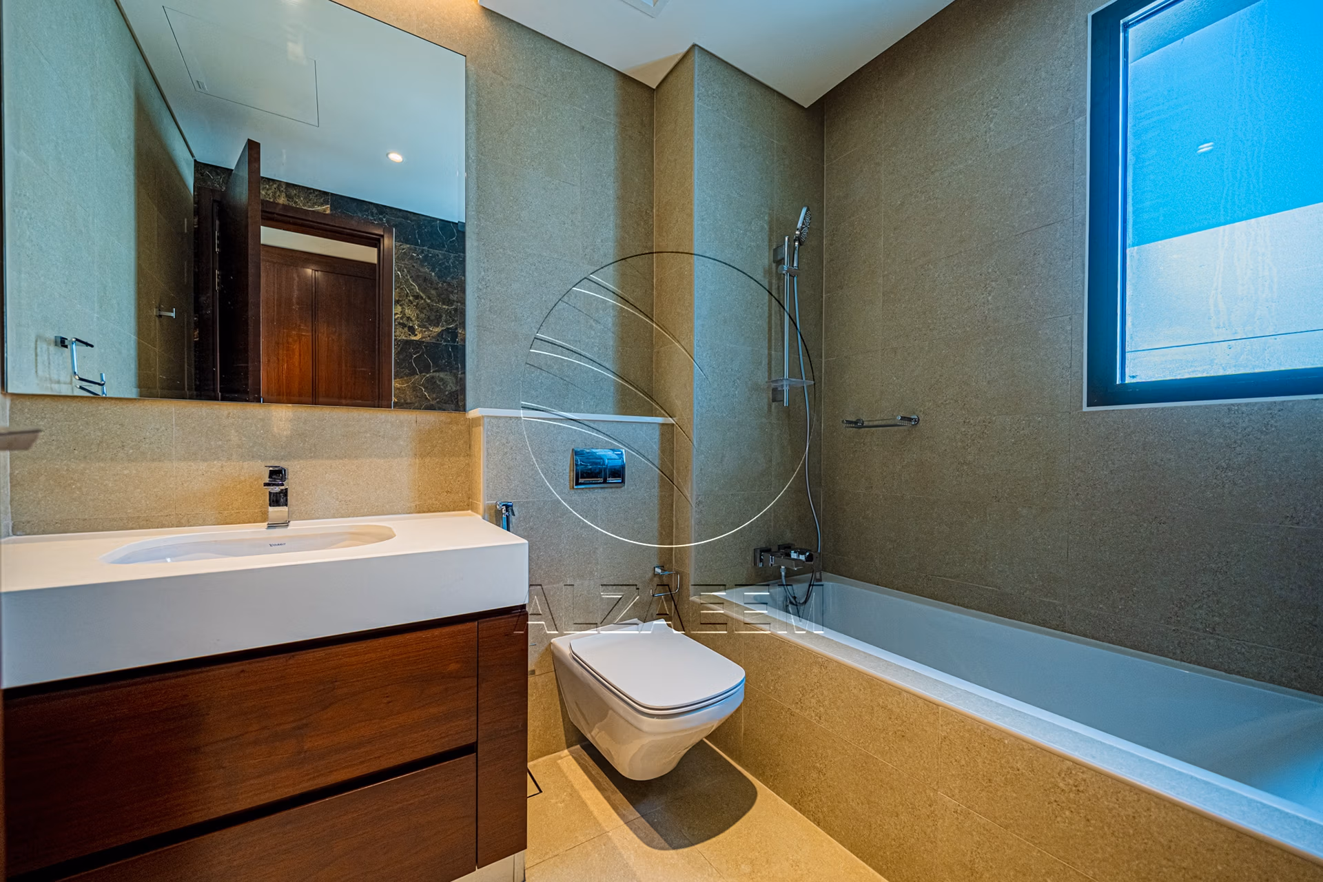 √VACANT Exclusive V-5 SELECT | Partial Sea View√