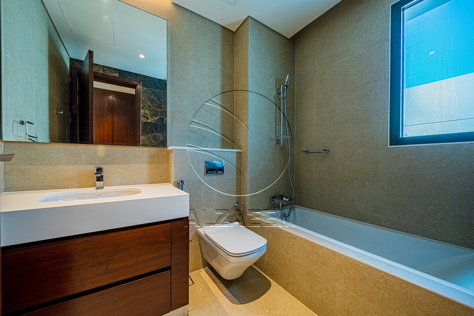 VACANT Exclusive V-5 SELECT | Partial Sea View