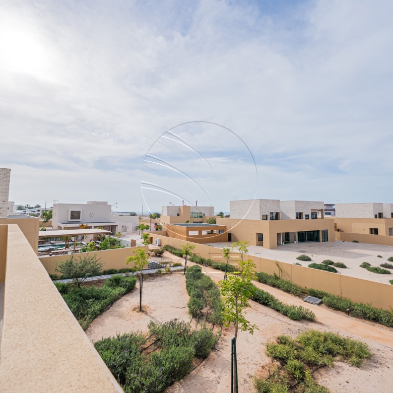 Single Row Villa | Huge Plot | Ready for Occupancy