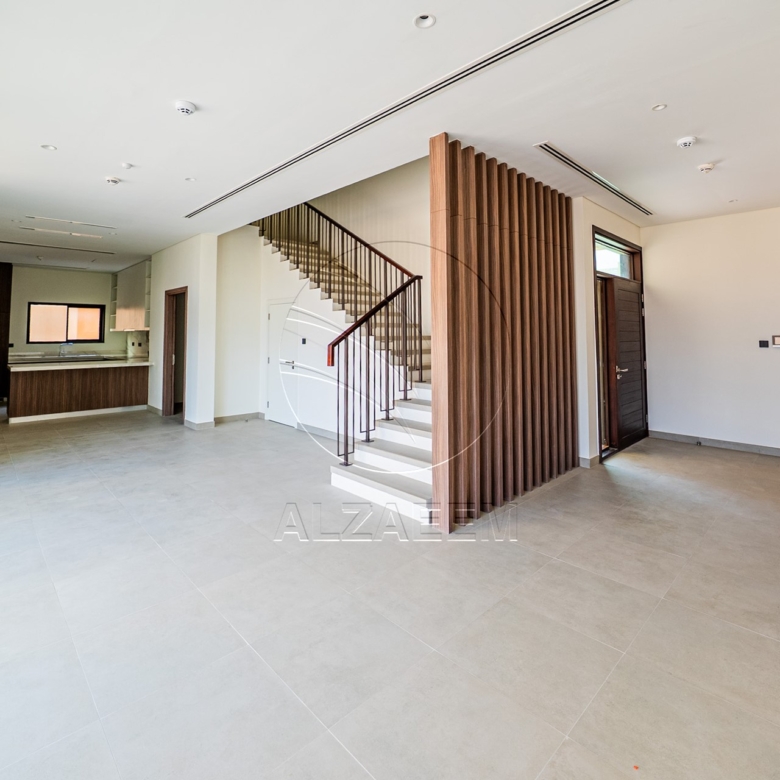 Single Row Villa | Huge Plot | Ready for Occupancy