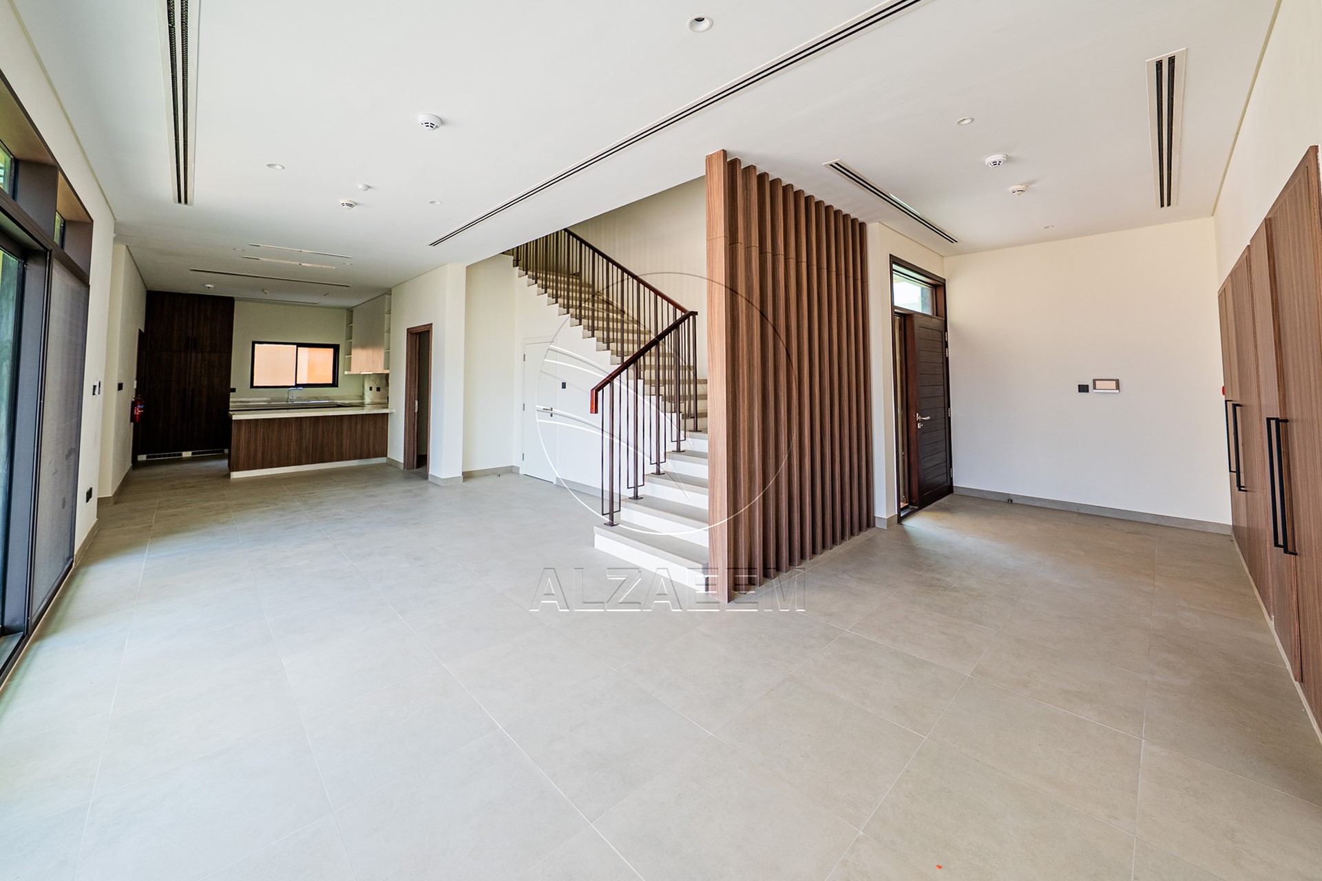 Single Row Villa | Huge Plot | Ready for Occupancy