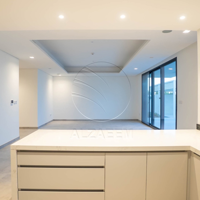 High Quality Upgraded Villa | Single Row | VACANT