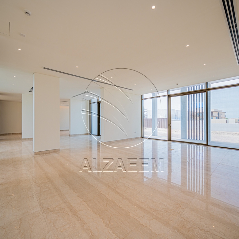 VACANT Exclusive V-5 SELECT | Partial Sea View