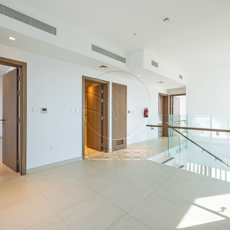 Huge Corner Unit | VACANT | Steps from the Park