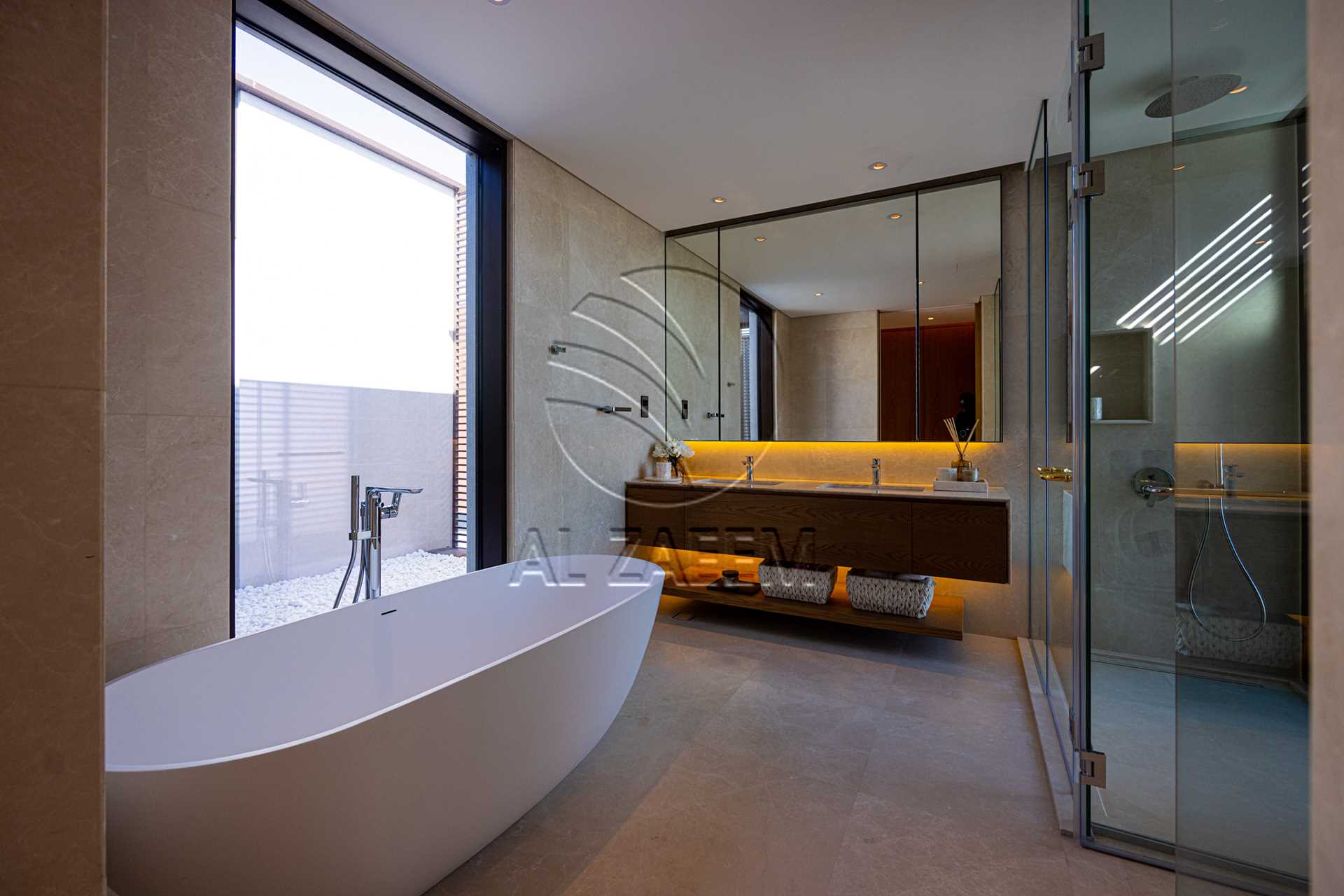 √Luxury Living | High Ceiling | Single Row Corner√