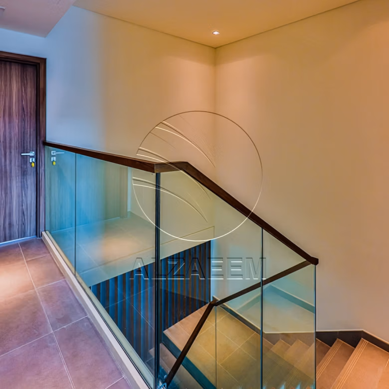 √ HOT! Single Row – Mid Unit | VACANT √