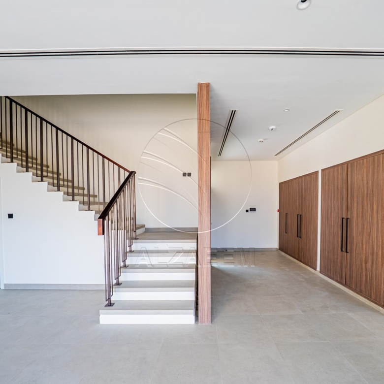 Single Row Villa | Huge Plot | Ready for Occupancy
