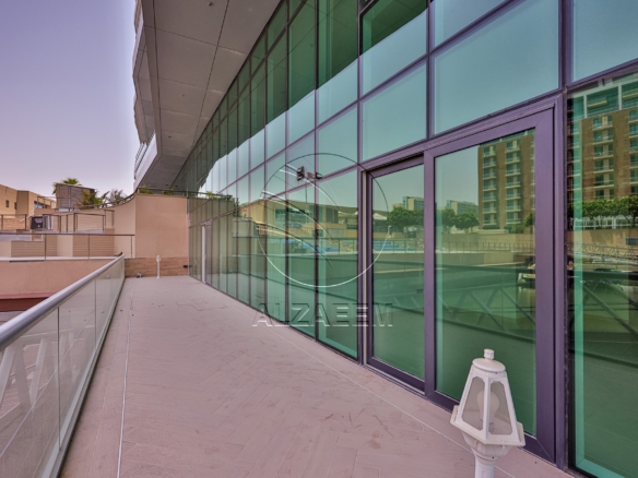 Waterfront | Spacious Deck overlooking the Marina