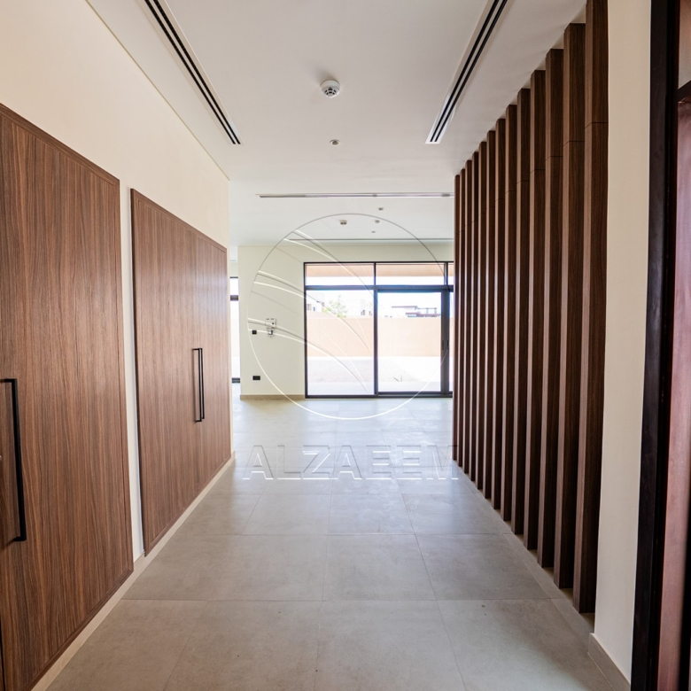 Single Row Villa | Huge Plot | Ready for Occupancy
