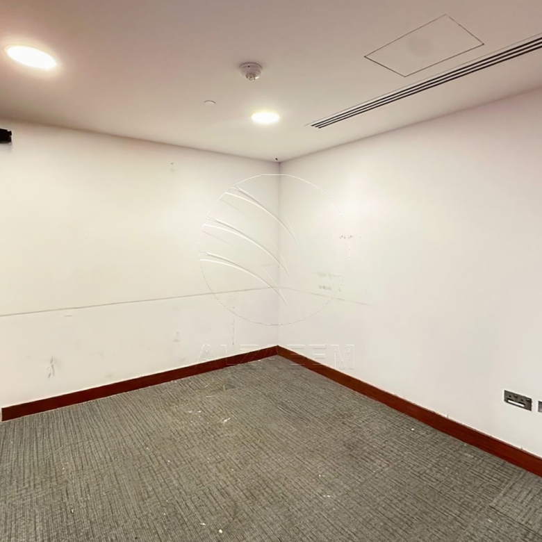 High Level Fitted Office Facing the Canal