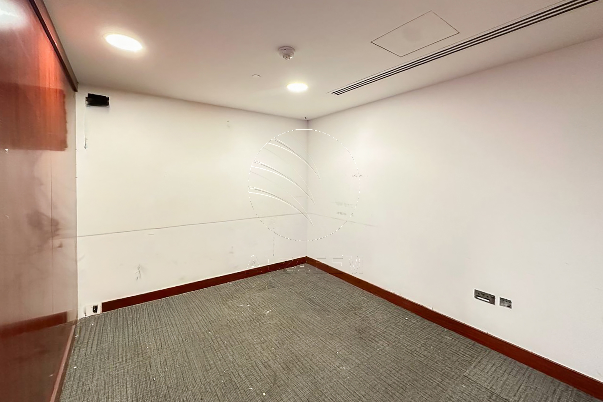 High Level Fitted Office Facing the Canal