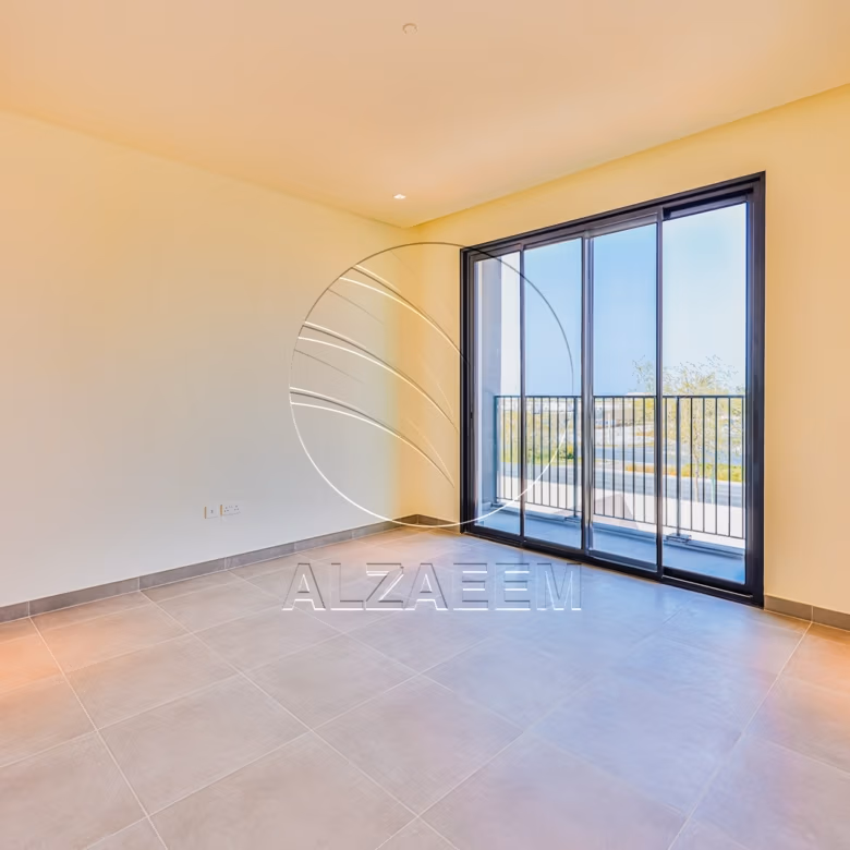 √ HOT! Single Row – Mid Unit | VACANT √
