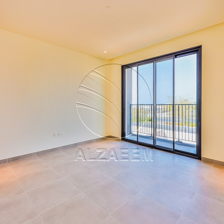 HOT! Single Row – Mid Unit | VACANT