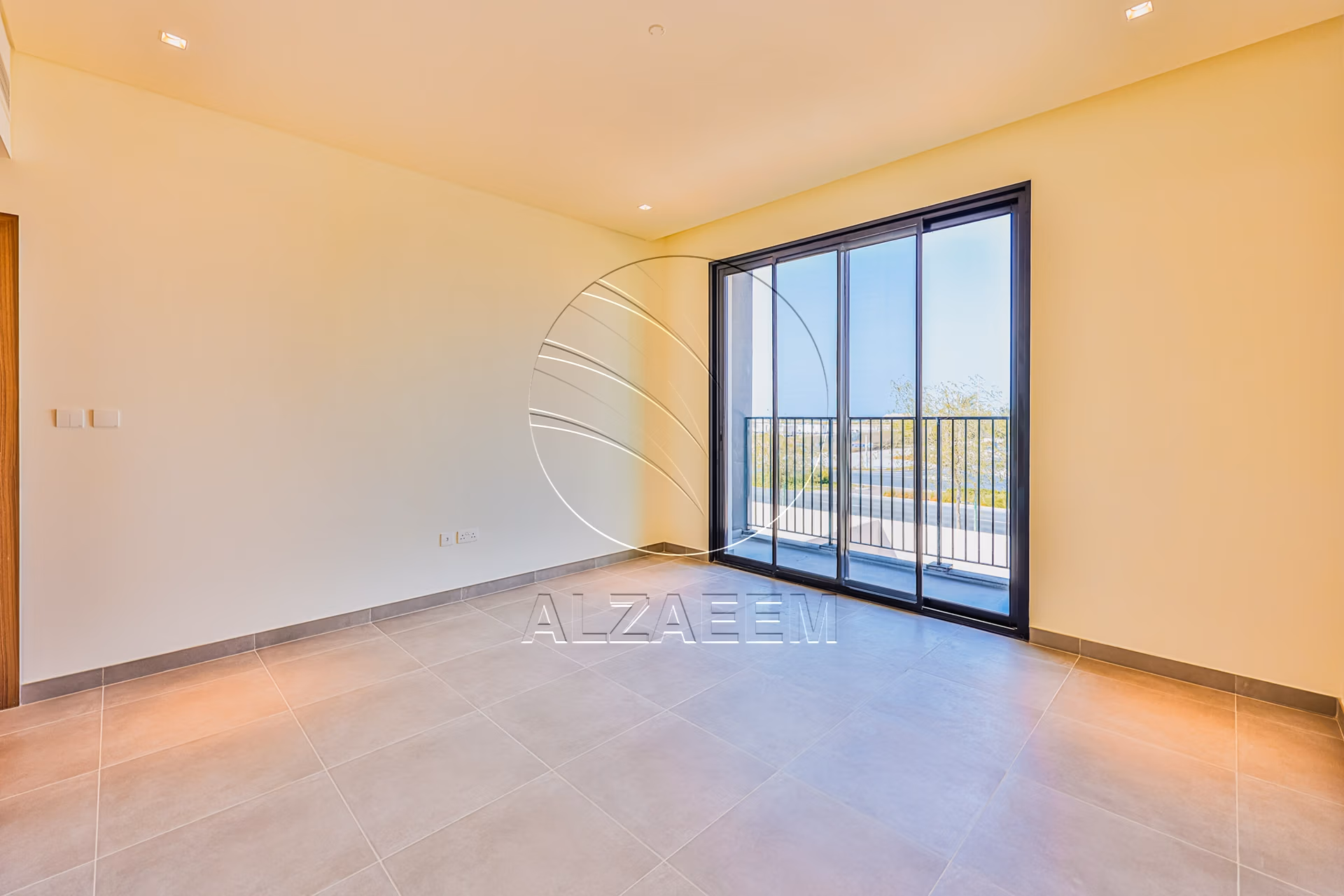 √ HOT! Single Row – Mid Unit | VACANT √