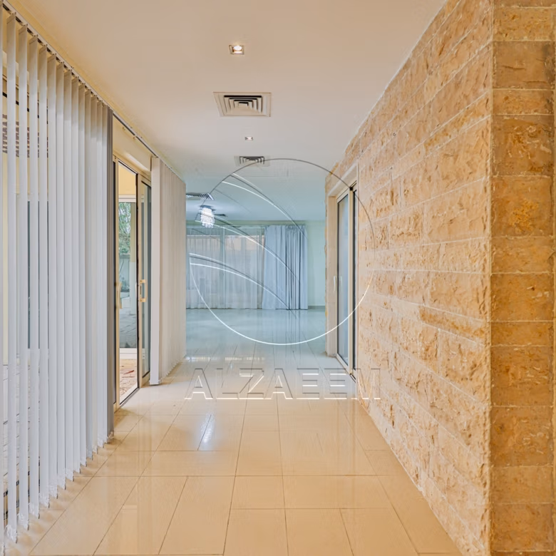 √ Private Pool | Type A | Tenanted | CORNER √