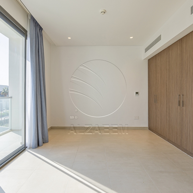 Huge Corner Unit | VACANT | Steps from the Park