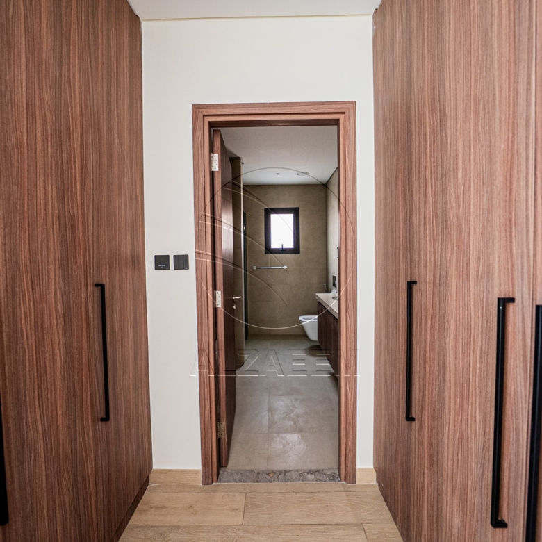 Single Row Villa | Huge Plot | Ready for Occupancy