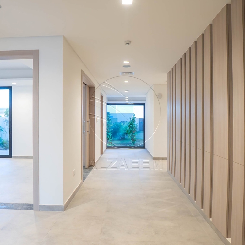 High Quality Upgraded Villa | Single Row | VACANT