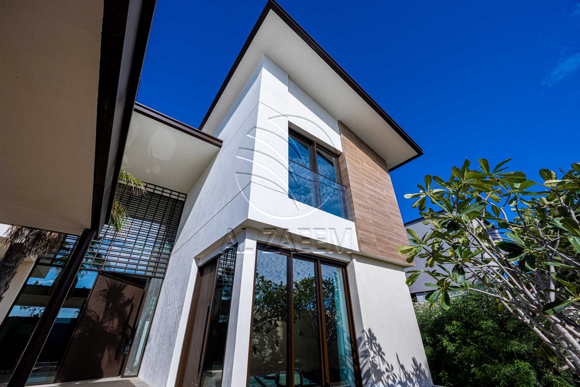 Price Reduced! Prime Location | HIGH Ceiling