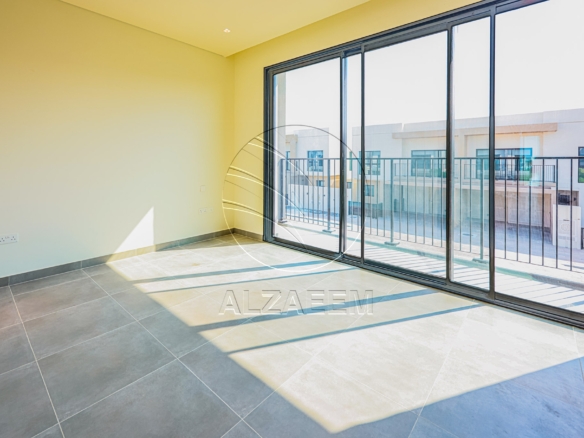 √ HOT! Single Row – Mid Unit | VACANT √