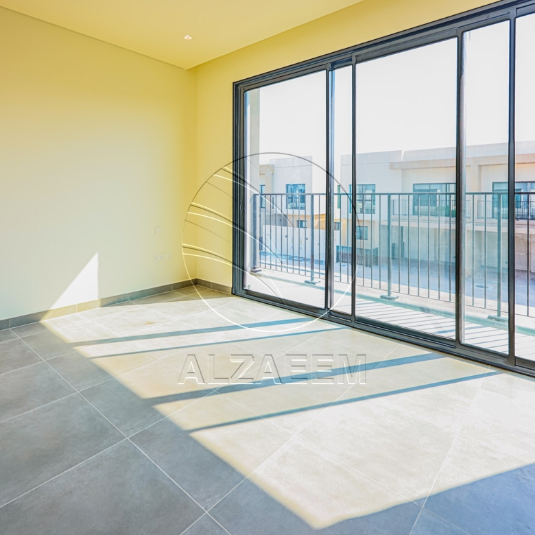 HOT! Single Row – Mid Unit | VACANT