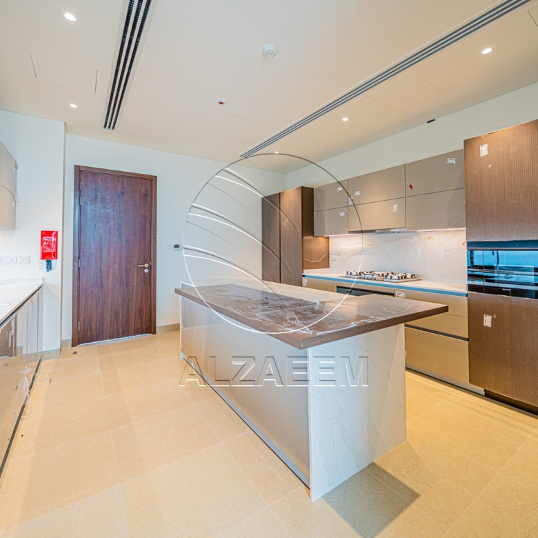 VACANT Exclusive V-5 SELECT | Partial Sea View