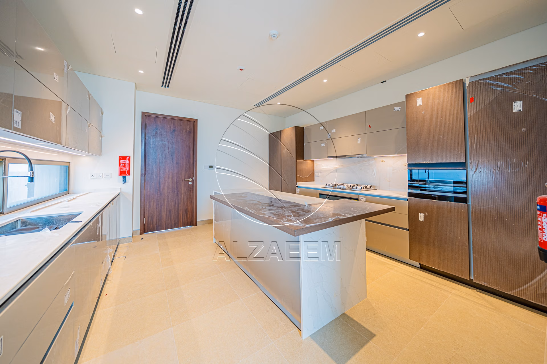 √VACANT Exclusive V-5 SELECT | Partial Sea View√