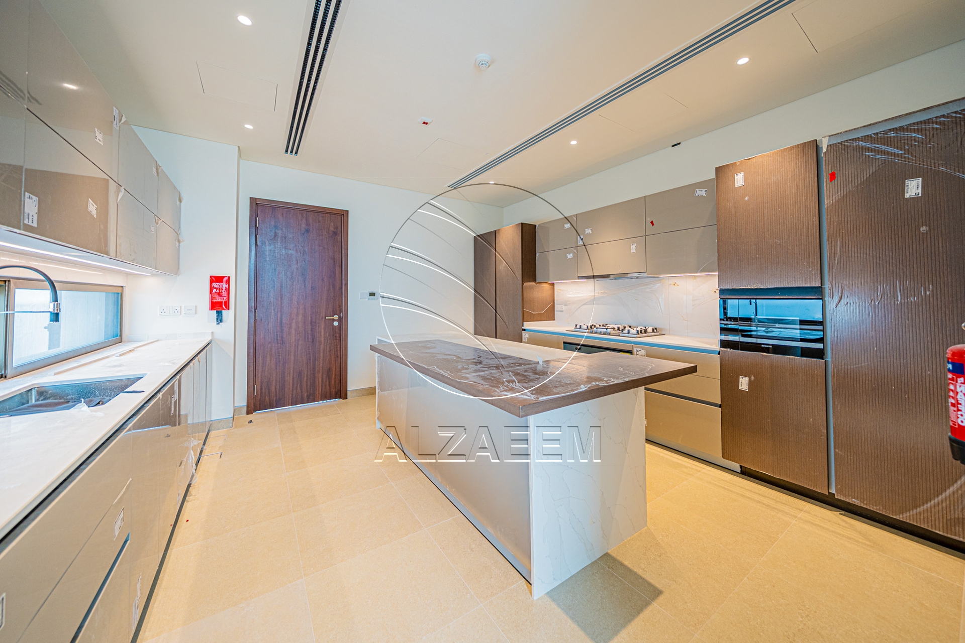 VACANT Exclusive V-5 SELECT | Partial Sea View