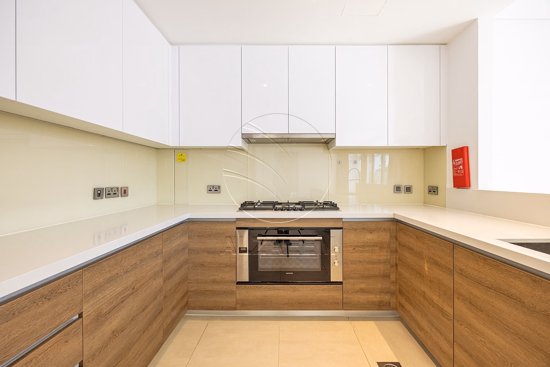 √Huge Corner Unit | VACANT | Steps from the Park√