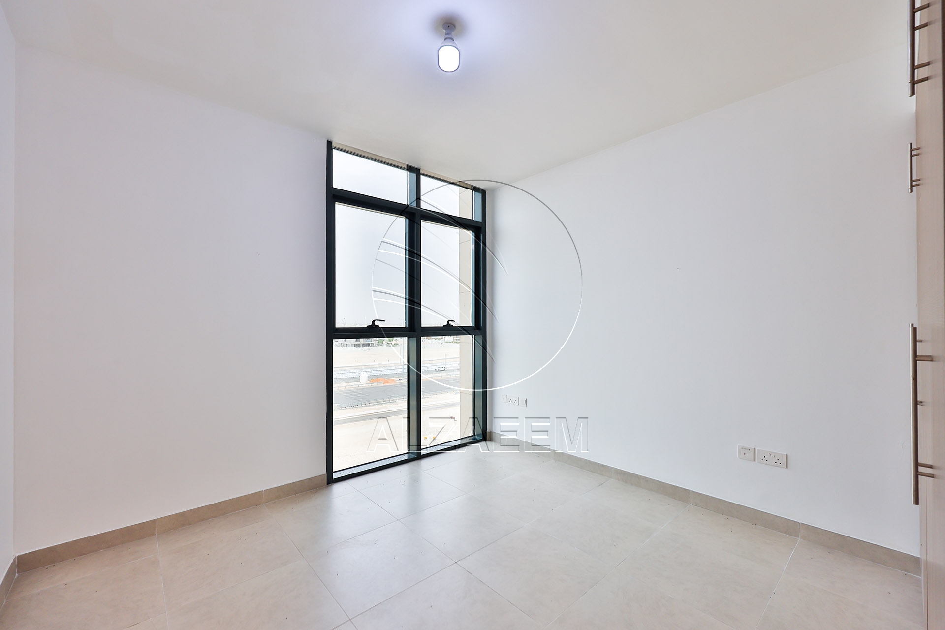 HOT DEAL! Corner Unit – Partial Sea View | Parking