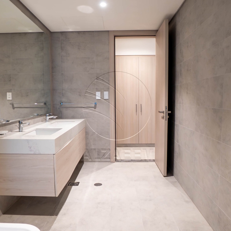 High Quality Upgraded Villa | Single Row | VACANT