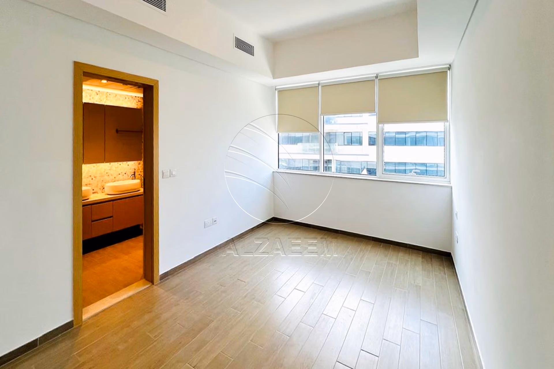 VACANT | High Floor | Partial Sea and Golf view