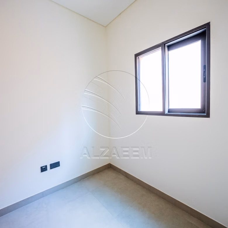 Single Row Villa | Huge Plot | Ready for Occupancy
