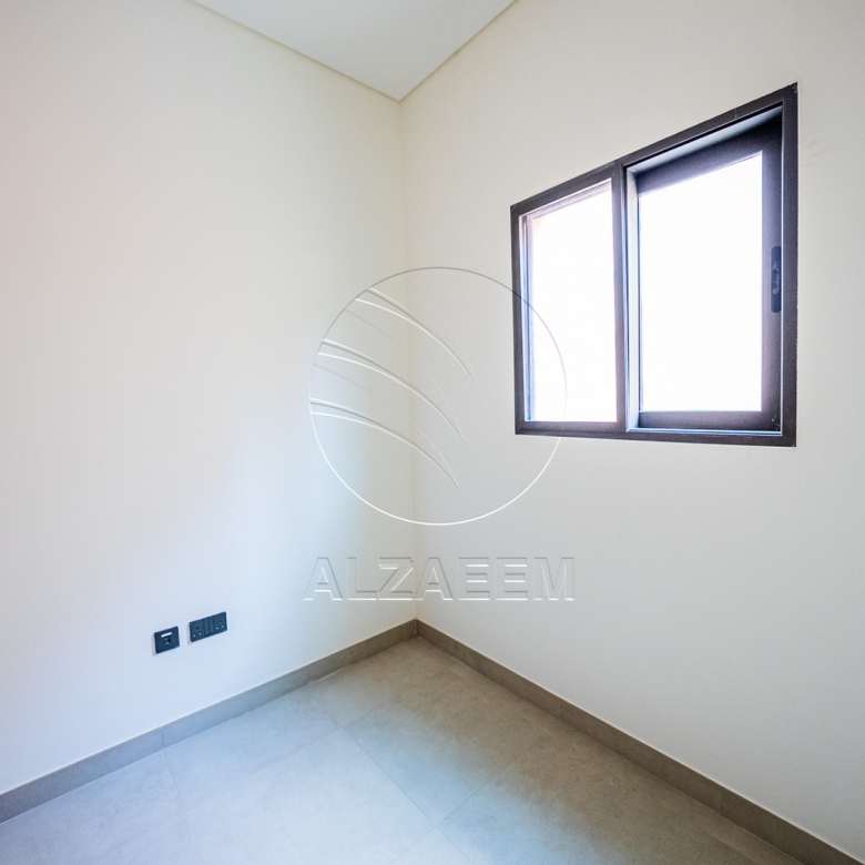 Single Row Villa | Huge Plot | Ready for Occupancy