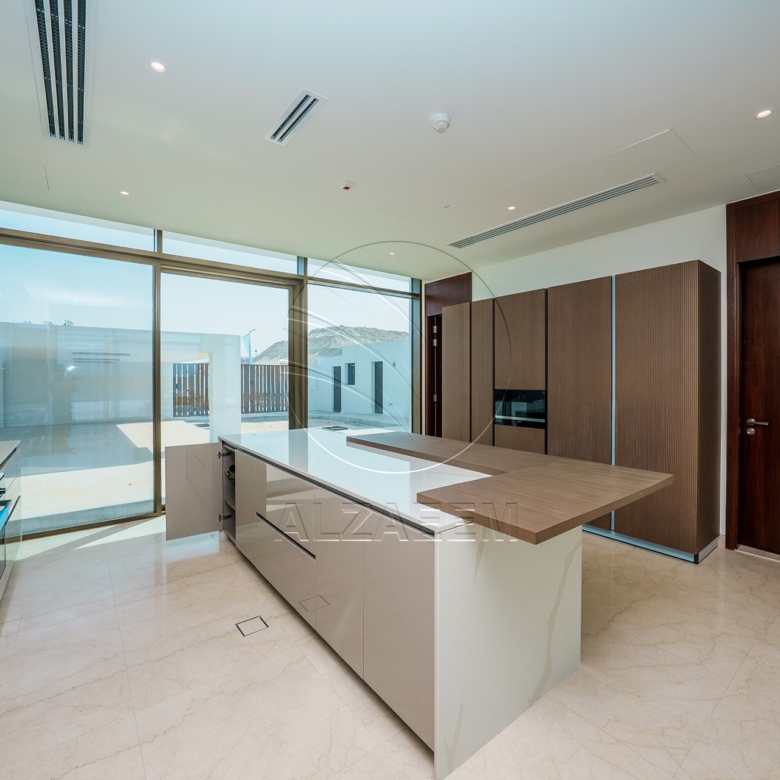 √Seafront VIP Villa | Single Row Corner Big Plot√