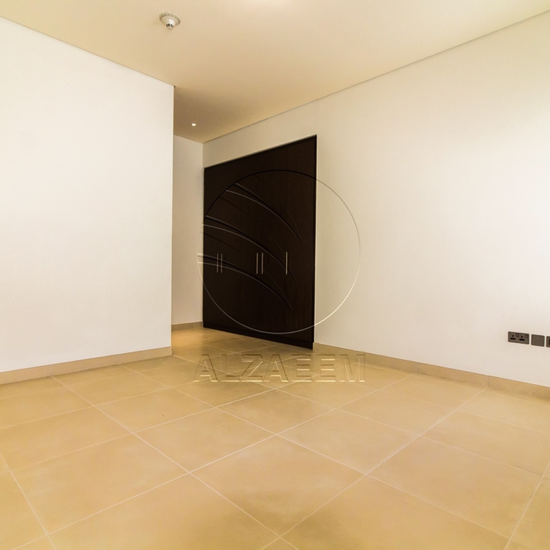 VACANT! 5BR+Maid | Mid Unit-Double Row
