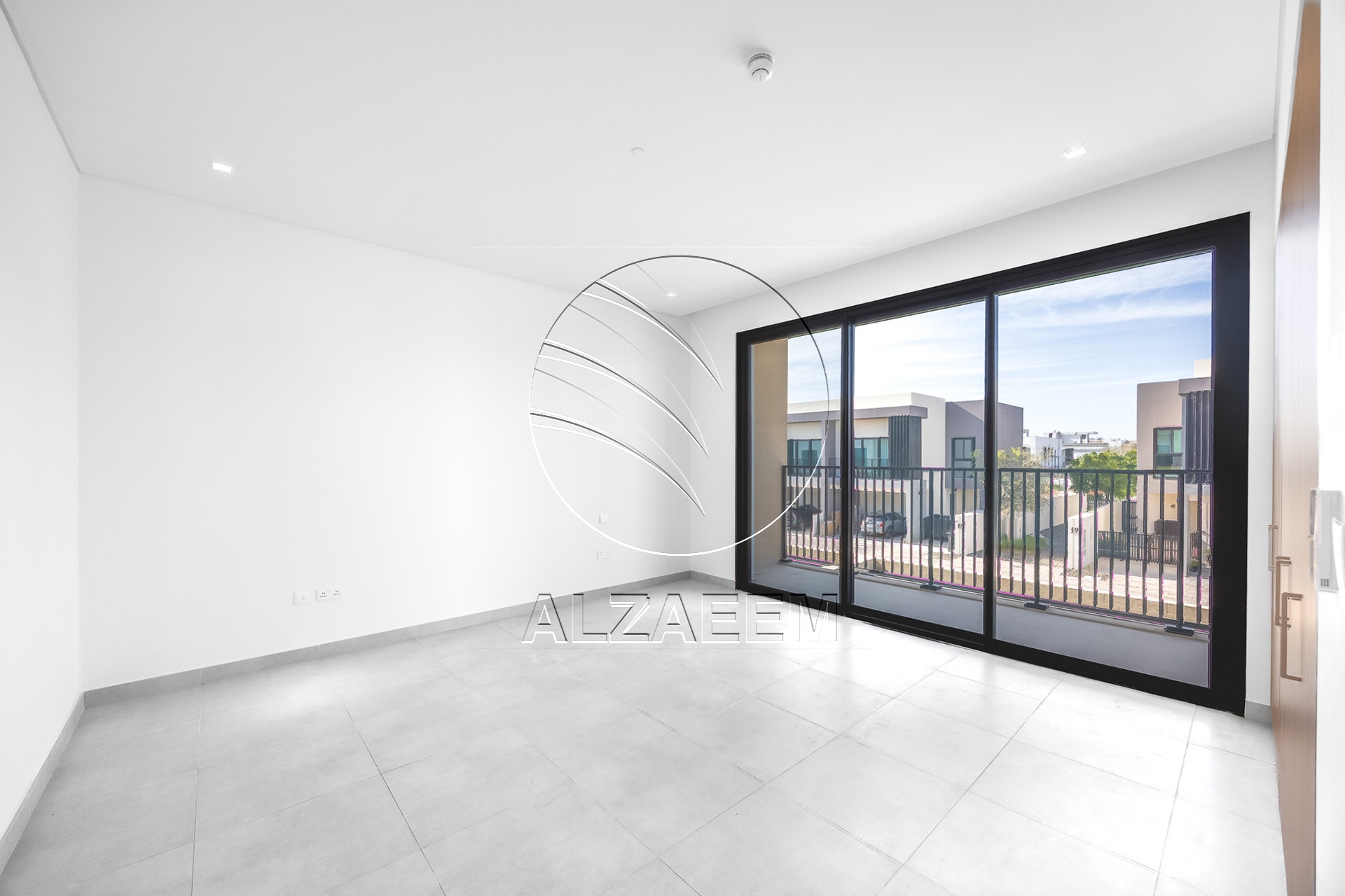 √Corner Unit | Double Row | Move-in Ready√