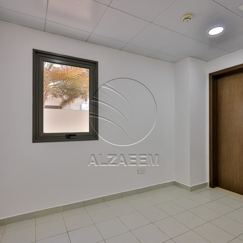 Golf Course View Villa + 1047Sqm Landscaped Plot