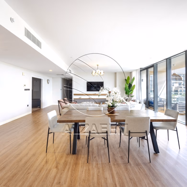 VACANT! 4BR Penthouse | Luxury Living