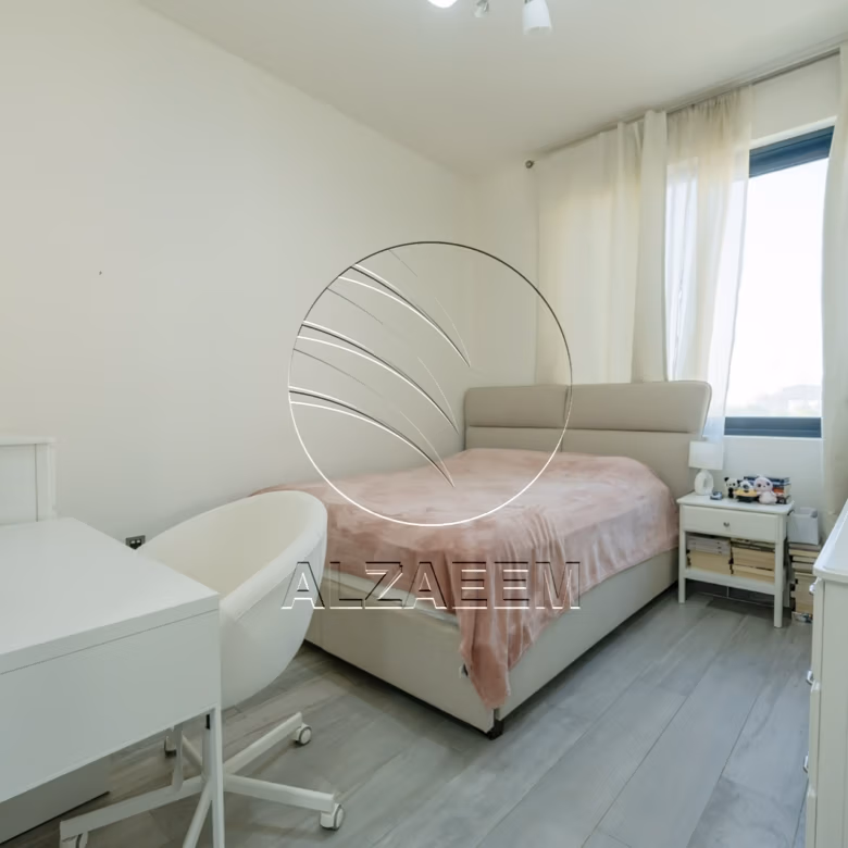 VACANT! Corner | Single Row | Fully Furnished